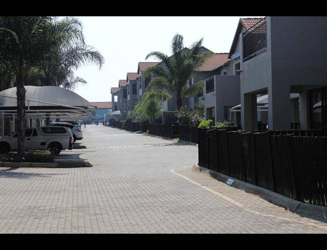 2 BEDROOM TOWNHOUSE FOR SALE IN BRENTWOOD PARK